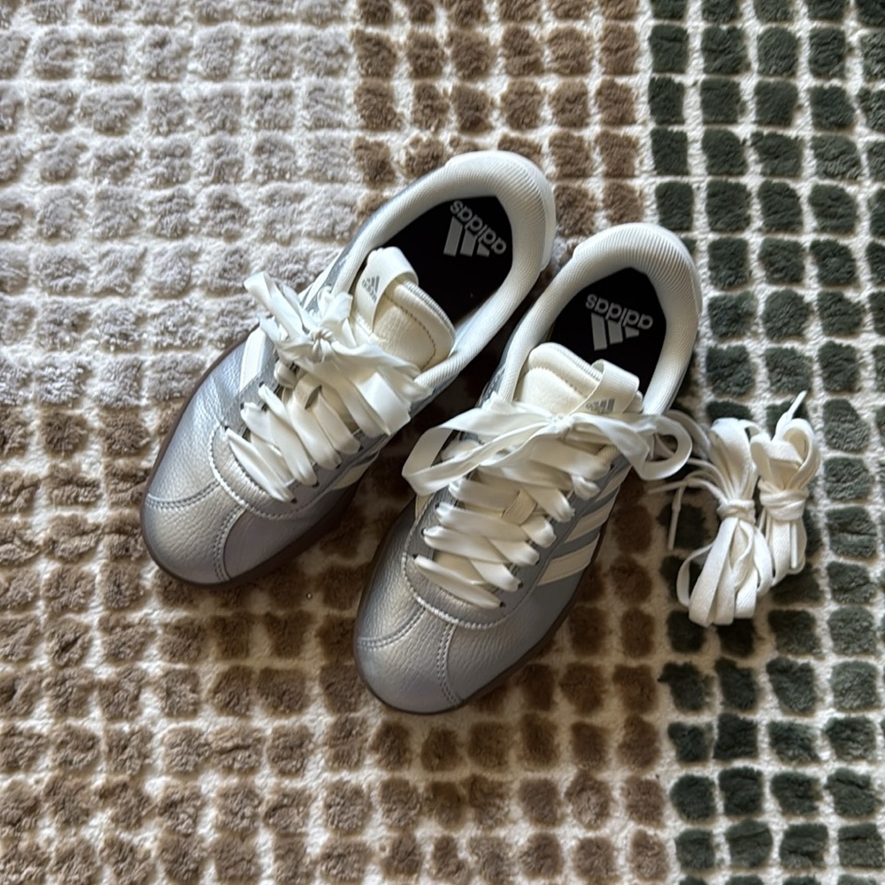 Adidas Womens Vl Court 3.0 Silver Fashion Sneaker Size 6 Medium (B, M) - Picture 2 of 15